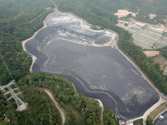 已完成开挖的中心基地卫生填埋场（全景）_副本.jpg