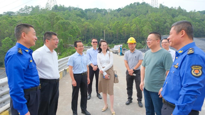 市委副书记、火炬开发区党工委书记陈文锋到现场观摩_副本.jpg